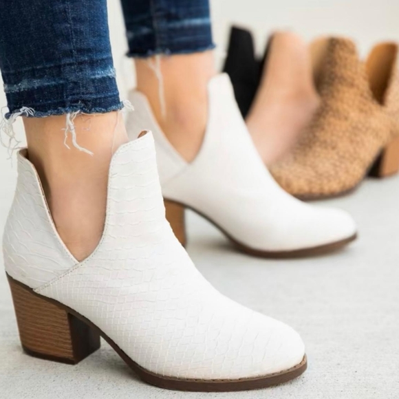 Shoes - On sale. White snake print booties